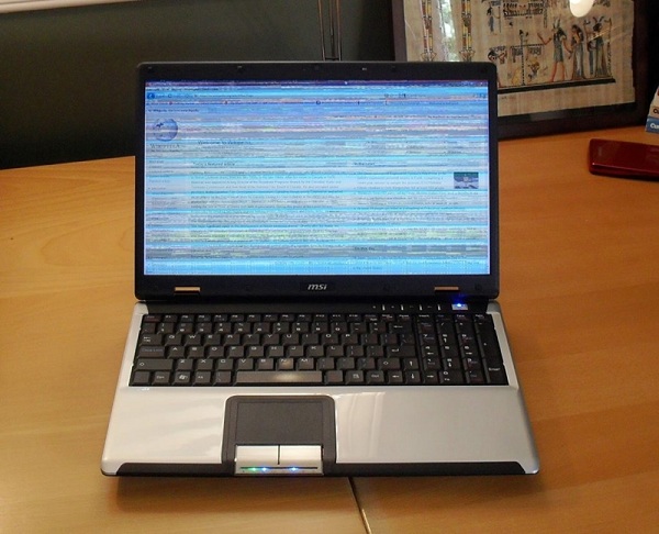 Cách sửa màn hình laptop bị sọc ngang, sọc dọc hiệu quả nhất - Tin tức Macstore