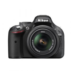 Nikon D5200 + Kit 18-55mm VR II