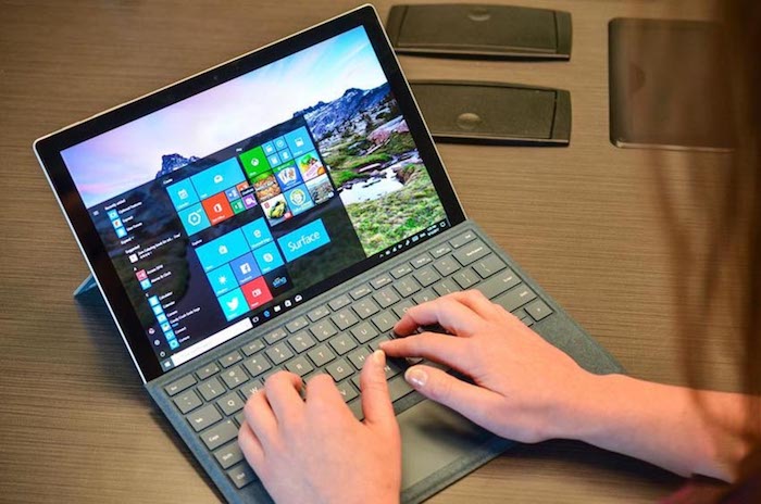 Surface Pro 5 core i5 : 128Gb : 8Gb.8 - Mac Store