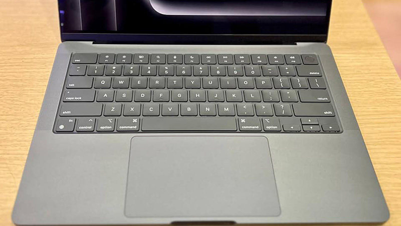 macbook-pro-14-inch-2023-m3-24gb-1tb-keyboard.jpg