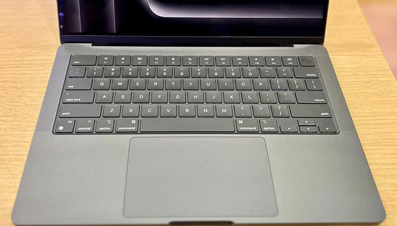 macbook-pro-16-inch-m3-pro-2023-18gb-ram-1tb-ssd-keyboard.jpg