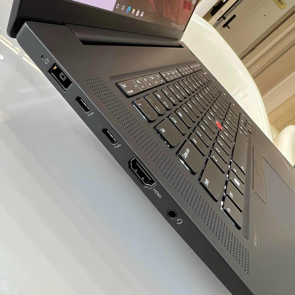 Cổng kết nối Lenovo Thinkpad X1 Extreme