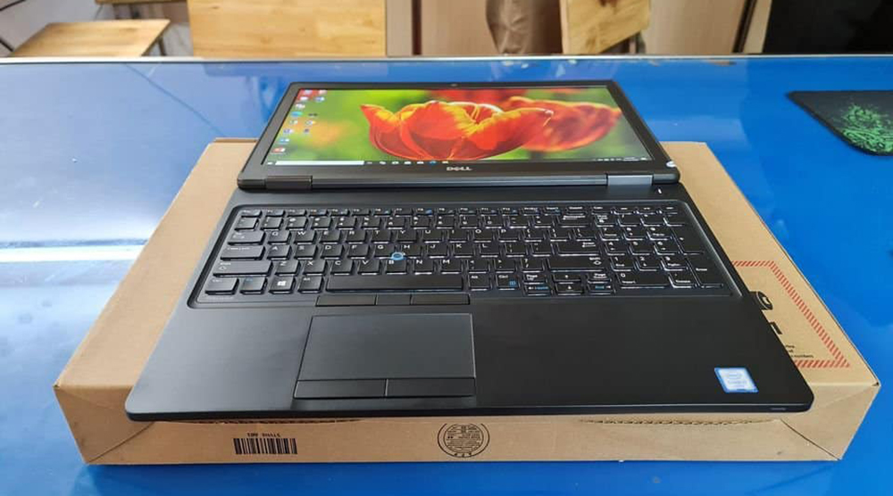 Kích thước và Trọng lượng của Laptop