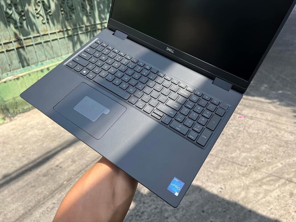 màn hình Dell Precision 7670