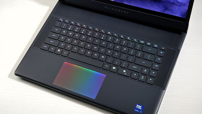 alienware-16-area-51-aa16250-touchpad-2