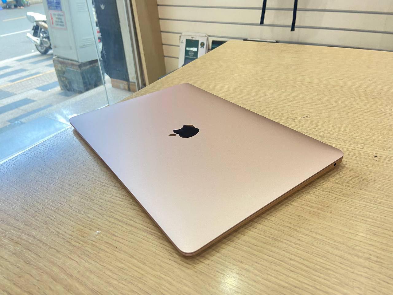Macbook Air M1 13 inch cũ - Hình 1