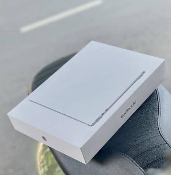 Mua máy tính xách tay Macbook Air M3 13 inch cũ - Hình 1