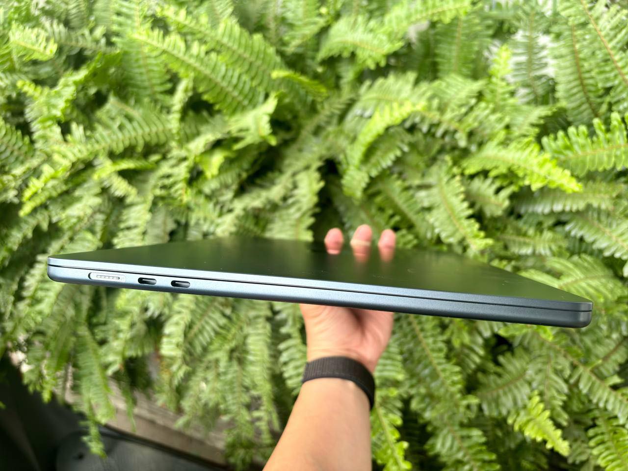 MacBook Air M3 15 Inch C M ng Nh M n R ng Gi T t MacBook Air M3 15 Inch C M ng Nh M n R ng Gi T t