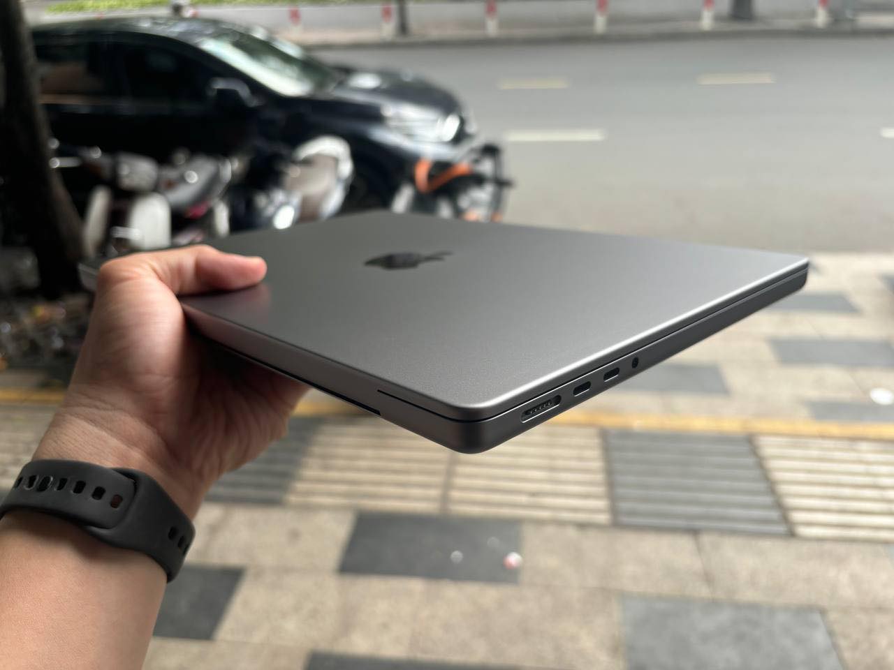 MacBook Pro M3 14 inch cũ - Hình 1