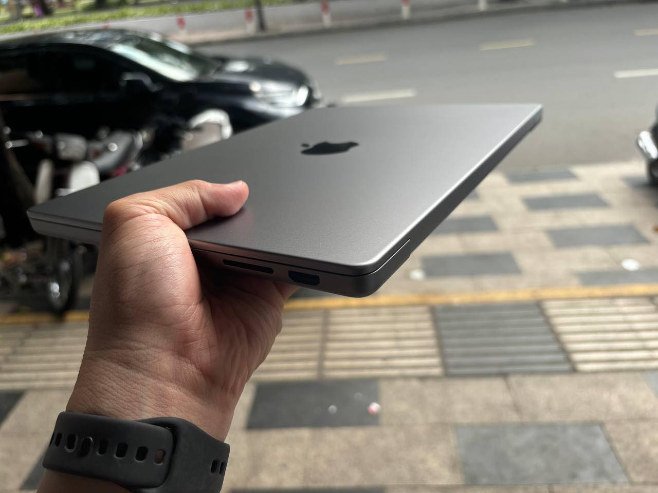MacBook Pro M3 14 inch cũ - Hình 2