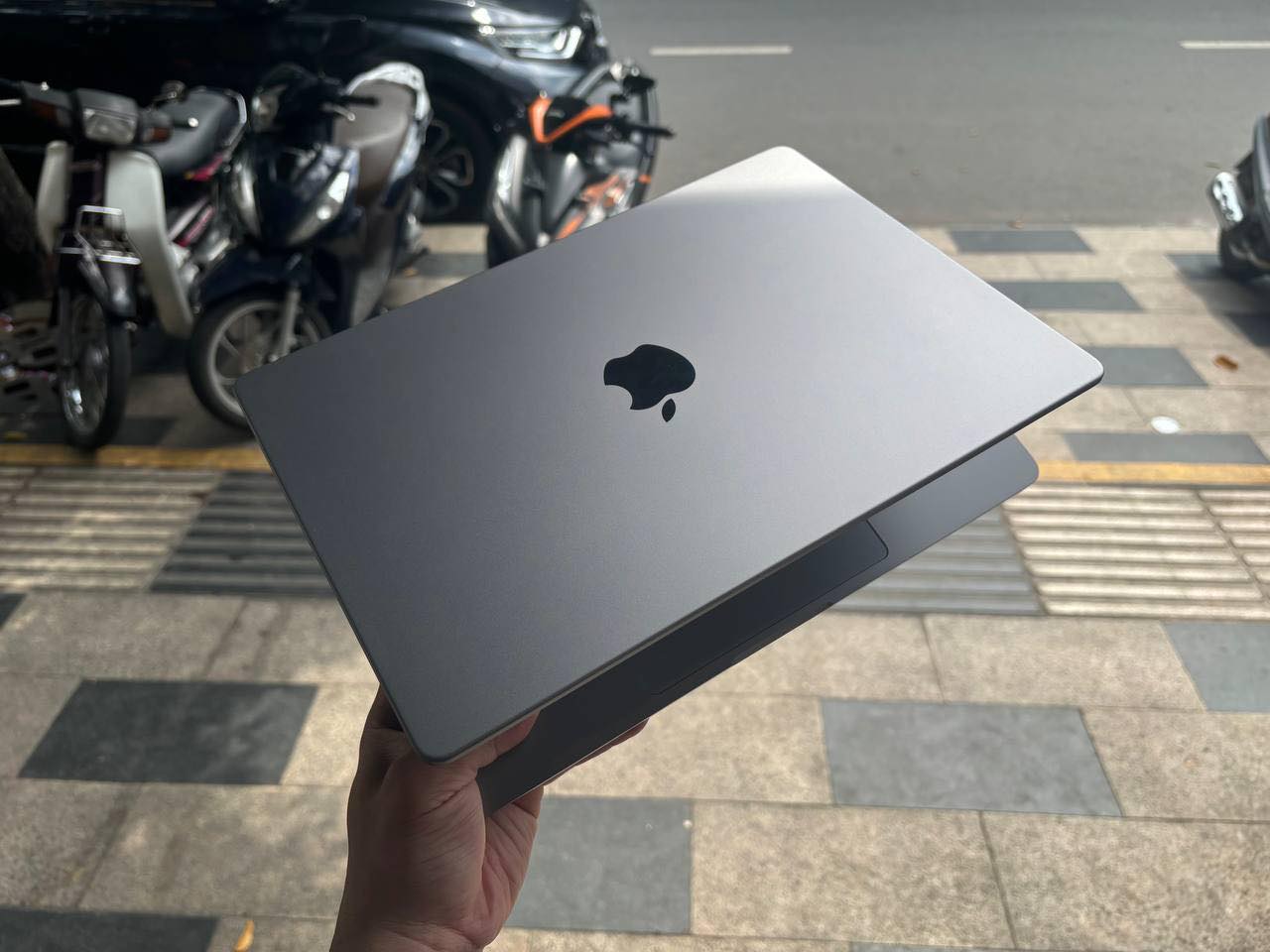MacBook Pro M3 14 inch cũ - Hình 3