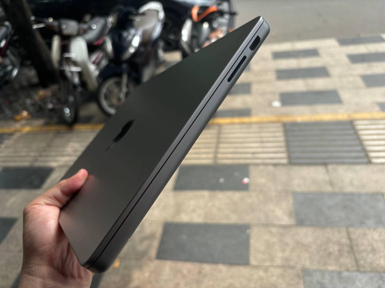 MacBook Pro M3 14 inch cũ - Hình 4