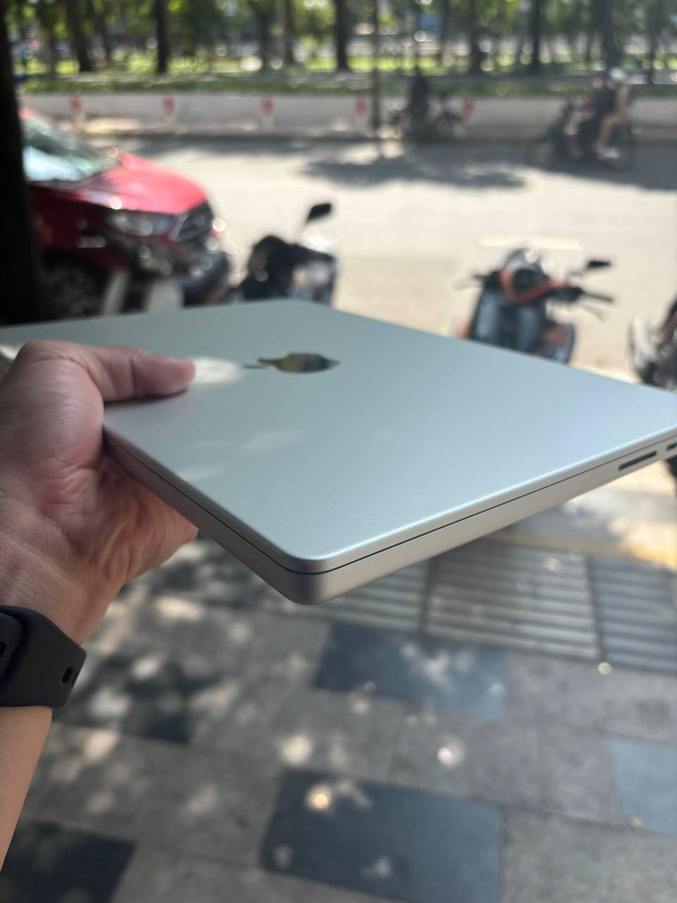 Macbook Pro M3 16 inch cũ - Hình 2