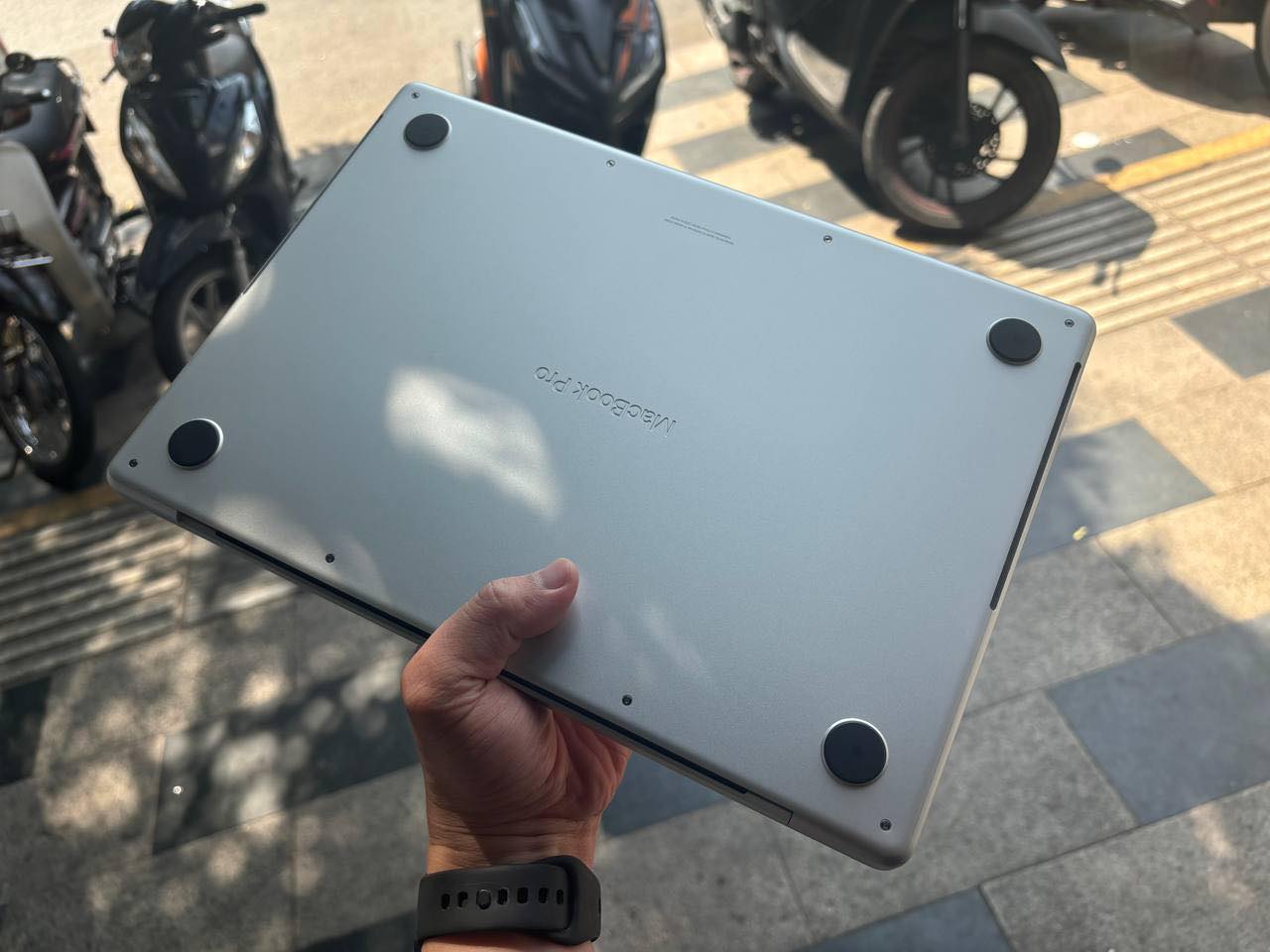 Macbook Pro M3 16 inch cũ - Hình 3