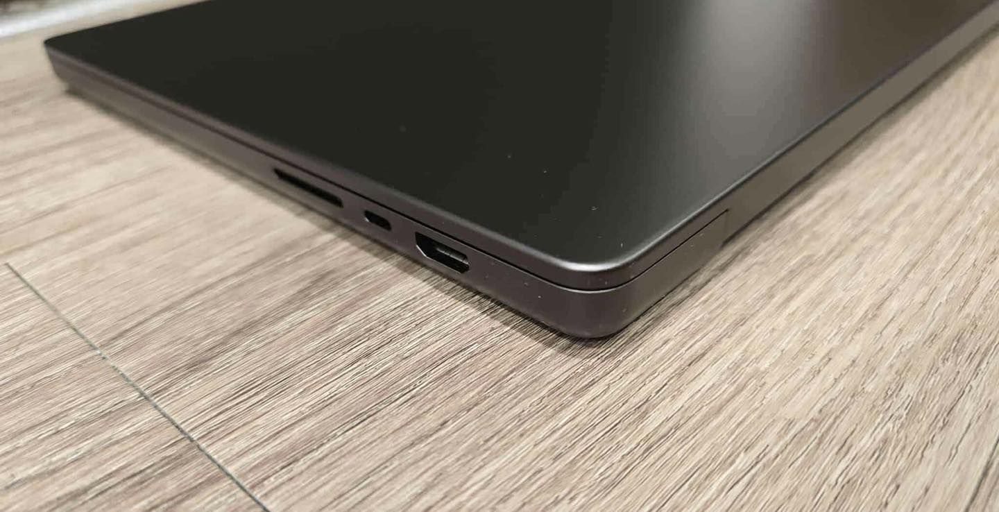 MacBook Pro M4 16 inch cũ - Hình 3