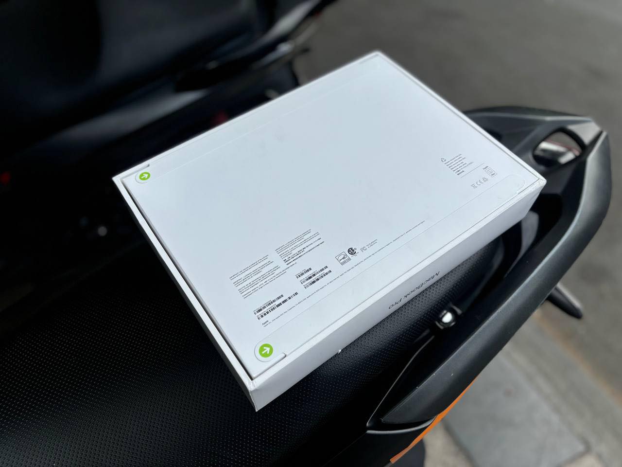 MacBook Pro M4 16 inch cũ - Hình 1