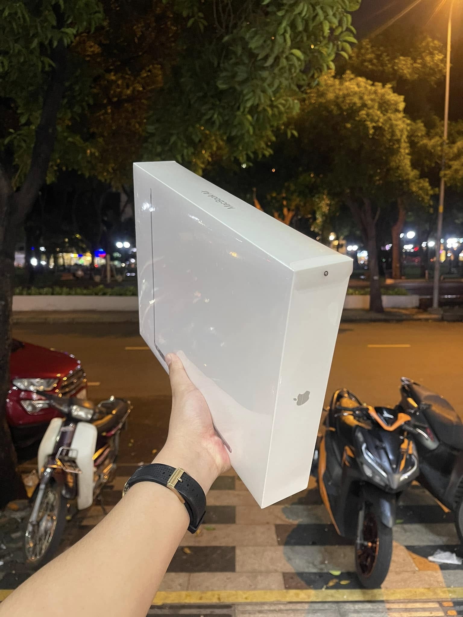 Giá bán MacBook Air M2 13 inch Cũ - Hình 1